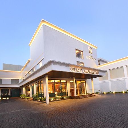The Grand Ambassador Hotel Kottajam Kültér fotó