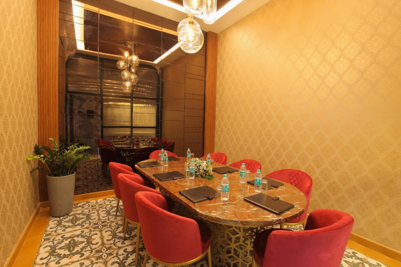 The Grand Ambassador Hotel Kottajam Kültér fotó