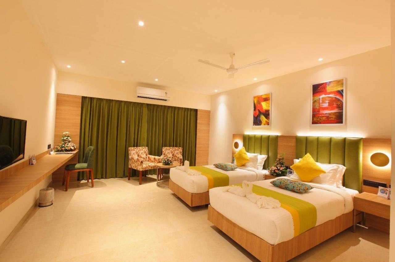 The Grand Ambassador Hotel Kottajam Kültér fotó