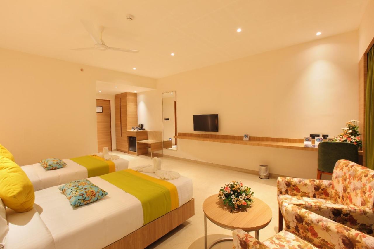The Grand Ambassador Hotel Kottajam Kültér fotó